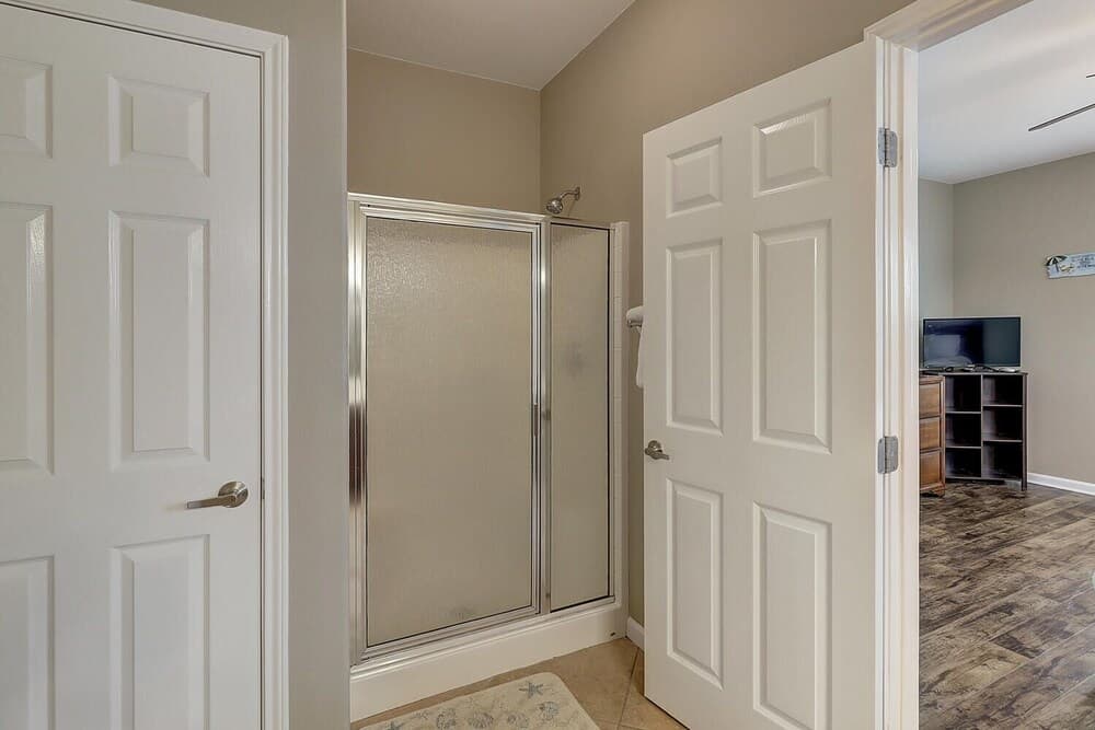 Twin Dolphin Cove 4 Bedroom Home by Redawning