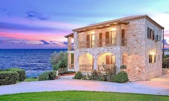 Psarou Beach House in Psarou