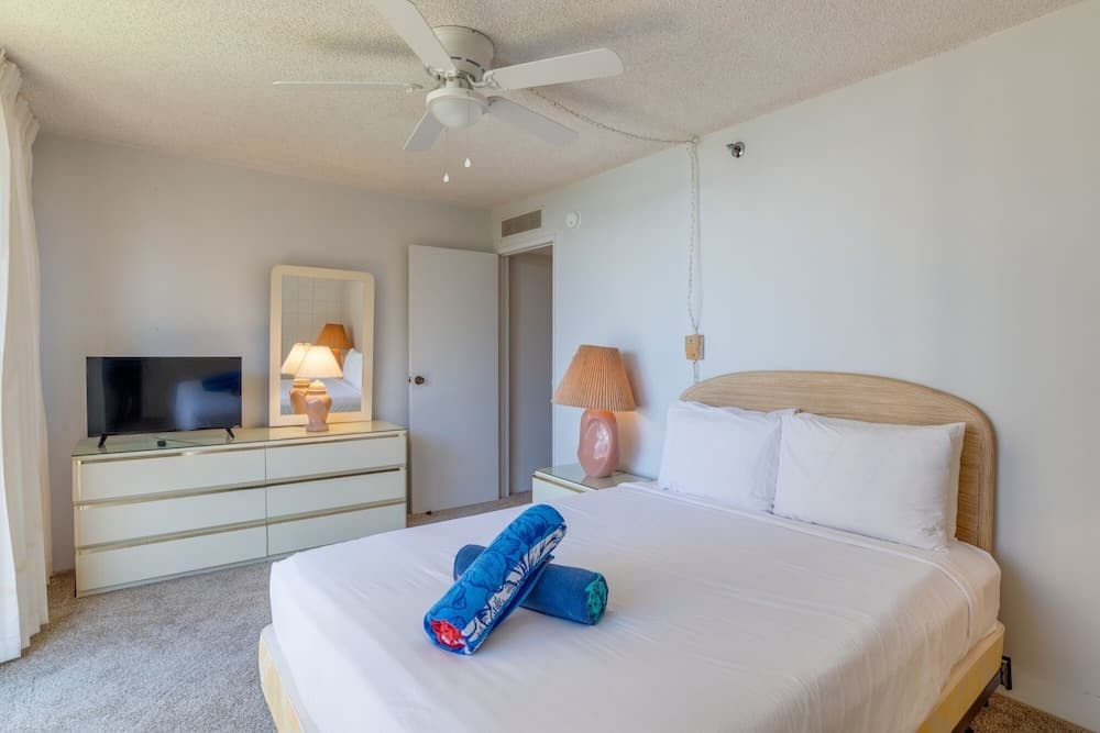 Valley Isle #703 2 Bedroom Condo by RedAwning