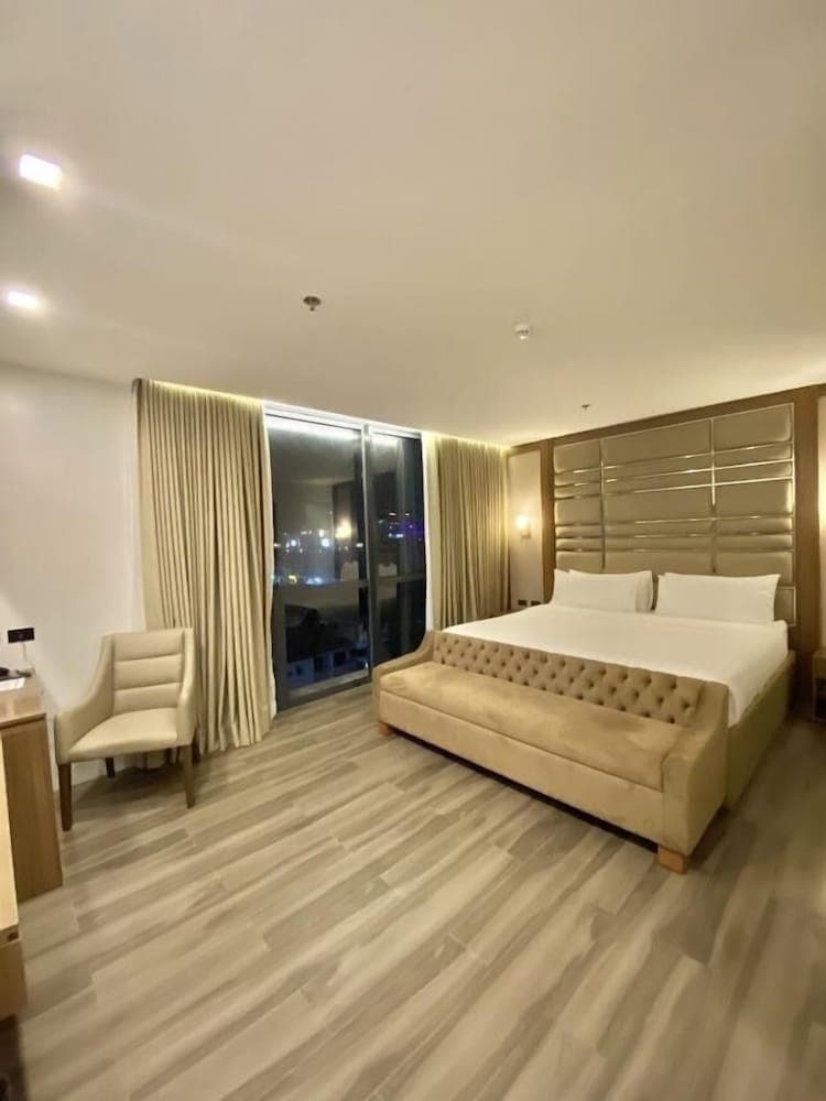 El Vistra Hotel Angeles