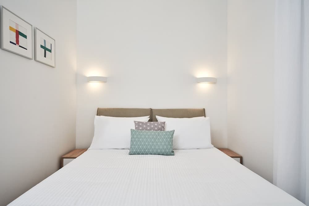 Elite Living 2bd Apt next to Hilton-Ilisia Park