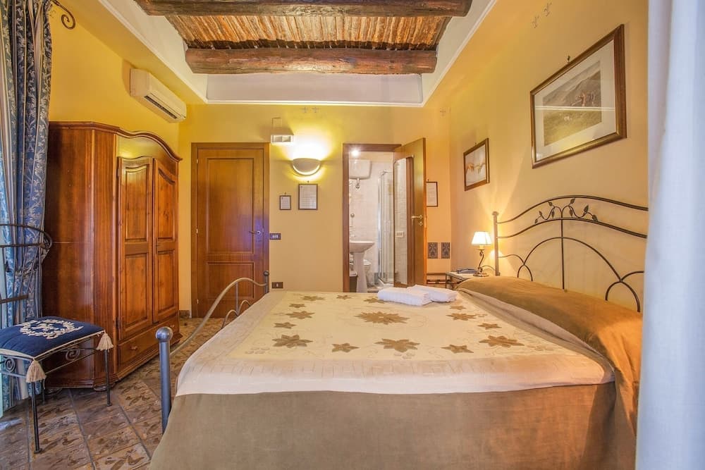 Double Triple Room in Naples City Center