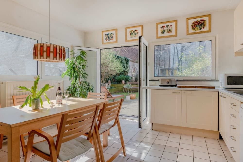 Lorraine Garden residence