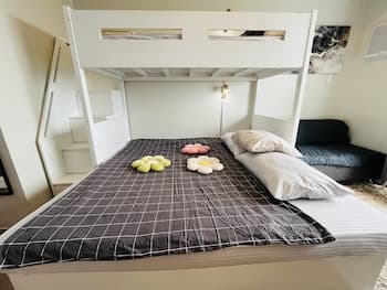 The Elevated Abode - Comfycosy Studio at The Loop