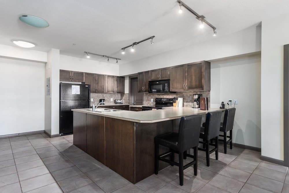 Corner Unit With Lakeview at Playa #402