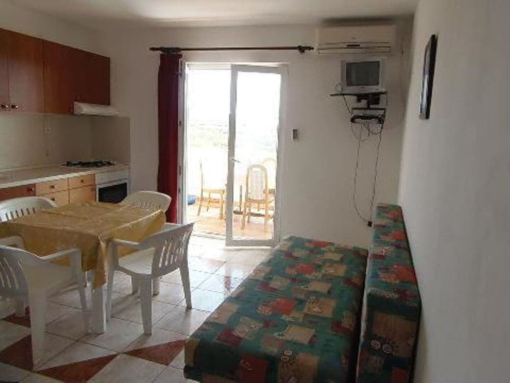 Zoki - Free Parking - A2 Veliki