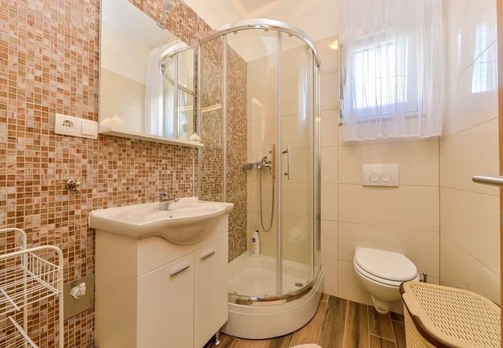 Sunny by the Sea - App1