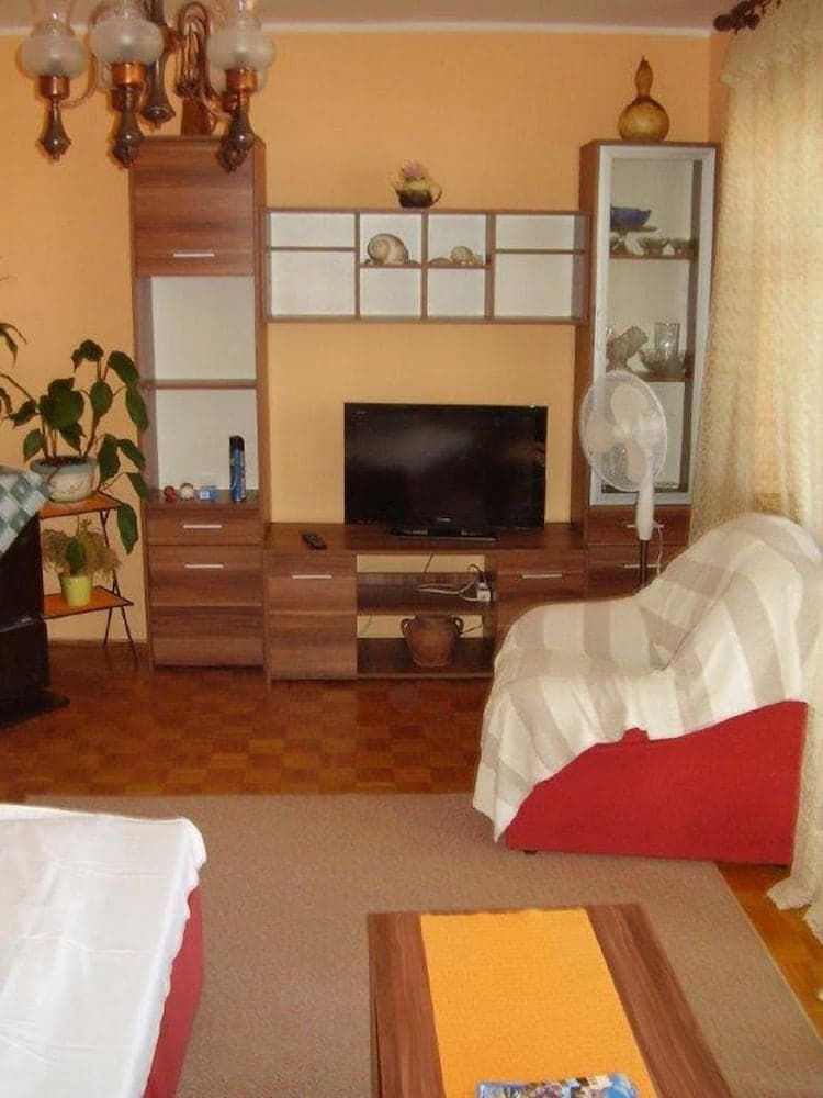 Žare - 100 m From sea - Lara