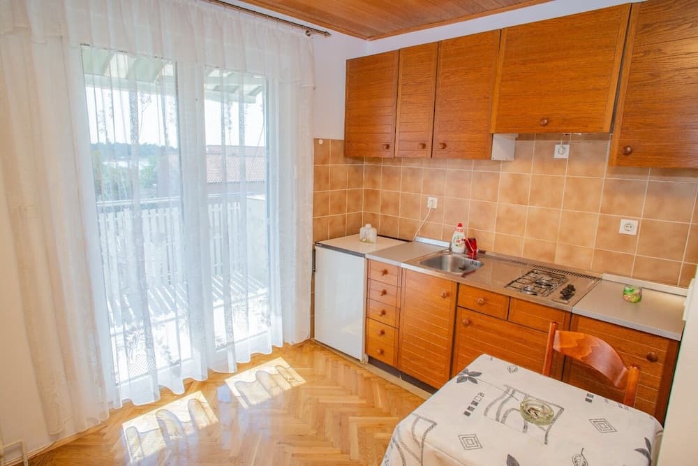 Ivan - Great Location - SA3