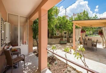 Dora - With Nice Courtyard - SA2