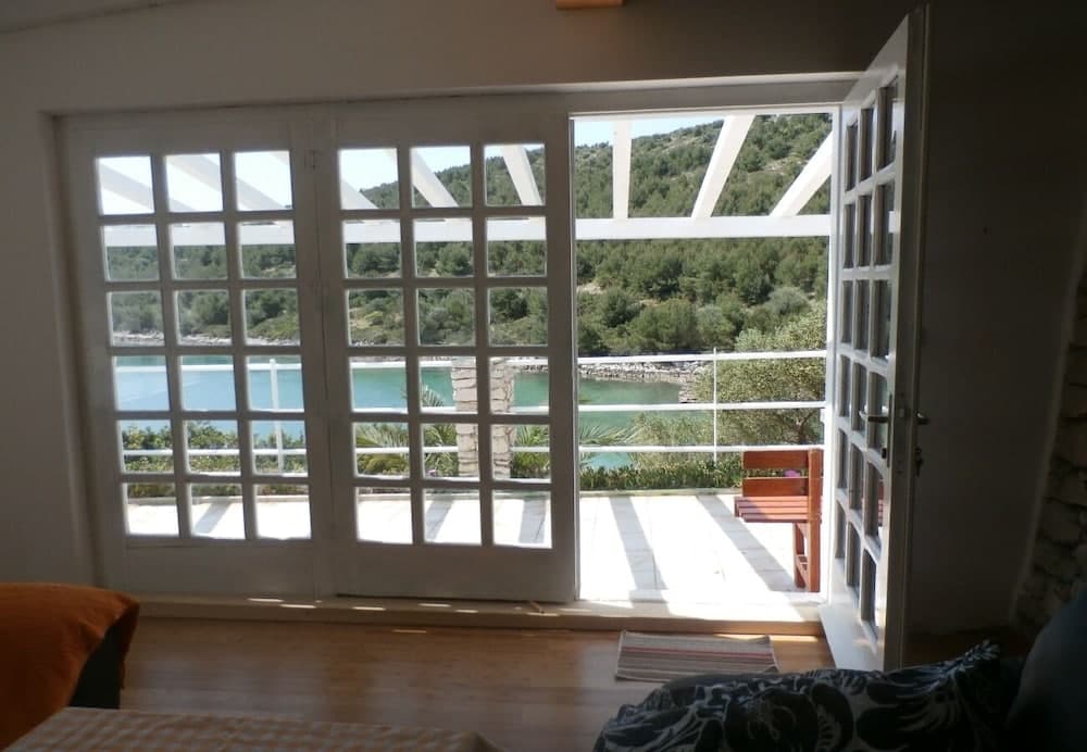 Mario - 8m From the sea - H