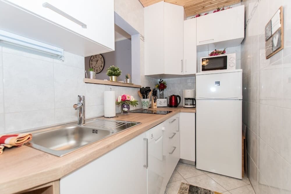 Slave - sea View - A1