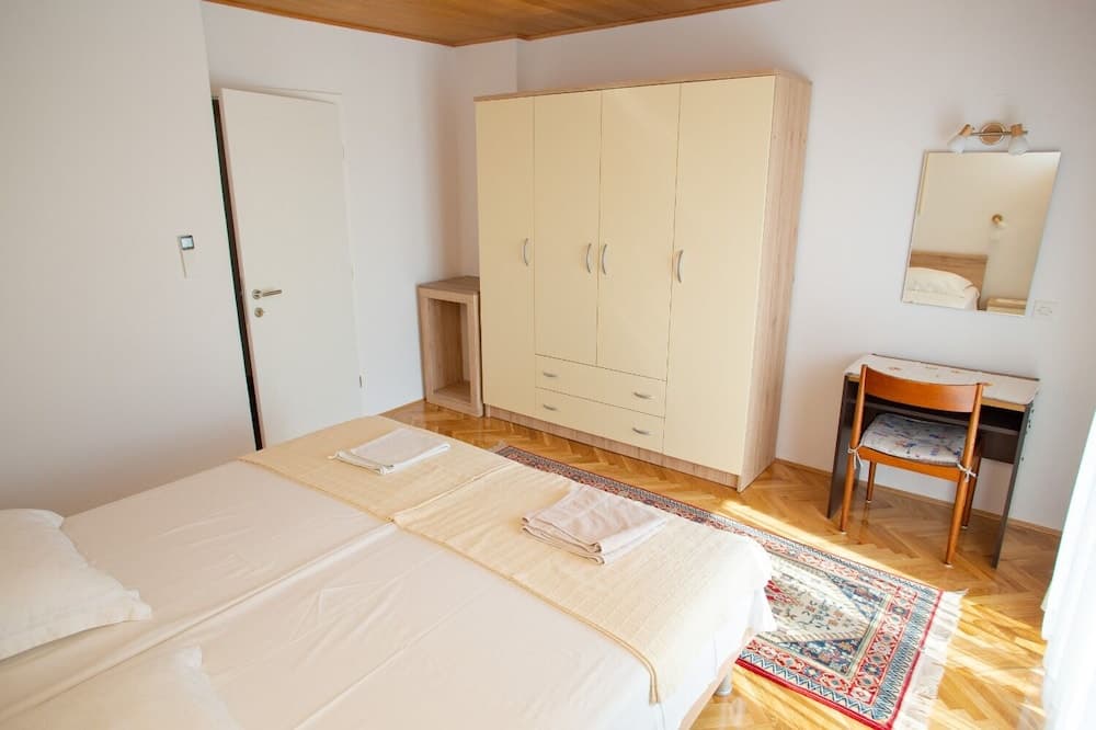 Ivan - Great Location - A2