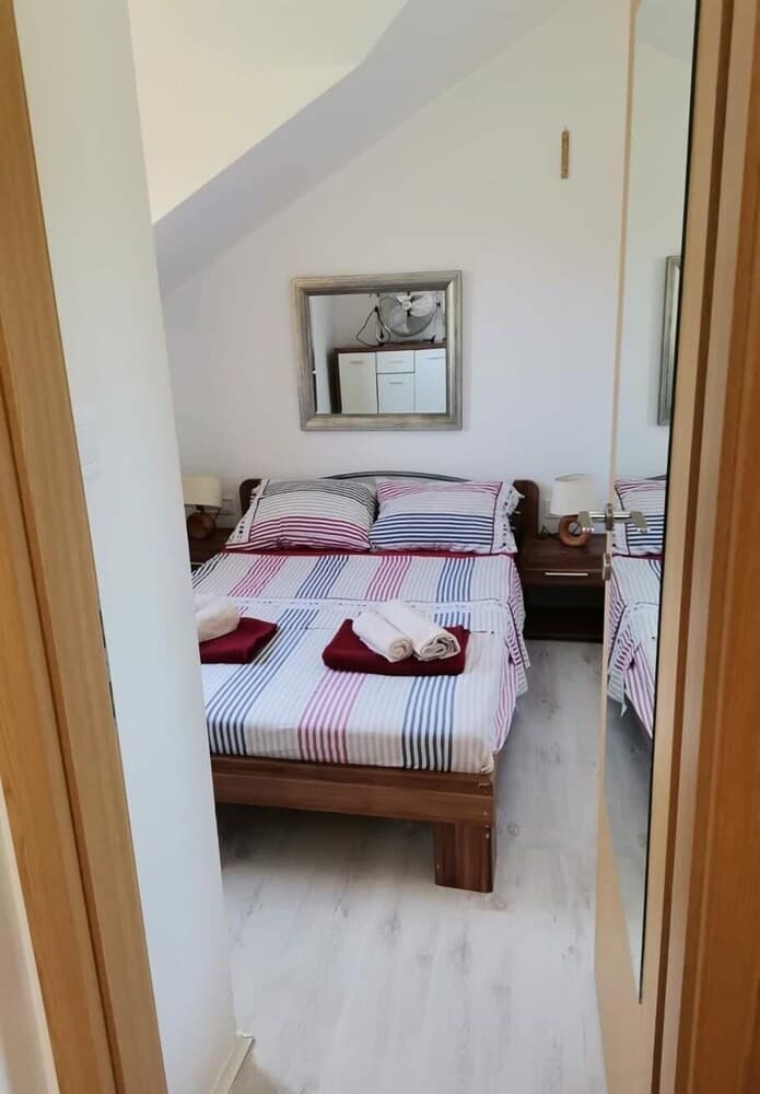 Niksi - With Pool - H