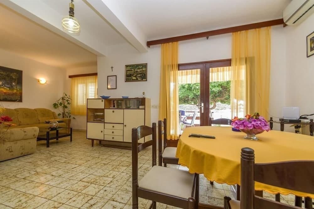 Petar - by the sea - A1