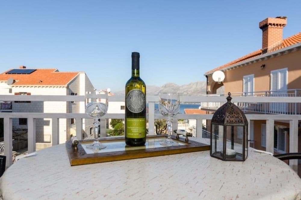 Pavo - Comfortable With Parking Space - A3