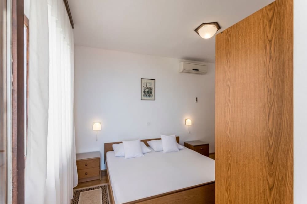 Vedra- Free Parking and Close to the Beach - D4