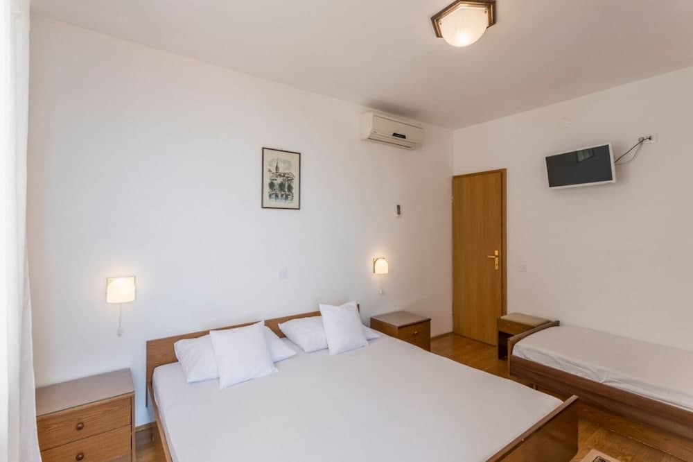 Vedra- Free Parking and Close to the Beach - D4