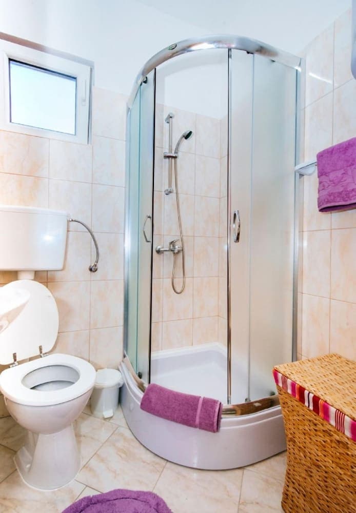 Ljubo - Modern Andy Cosy - A3