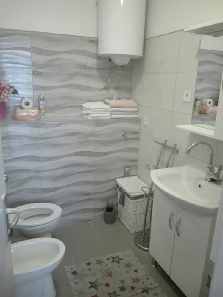 Tona - Close to sea - A1