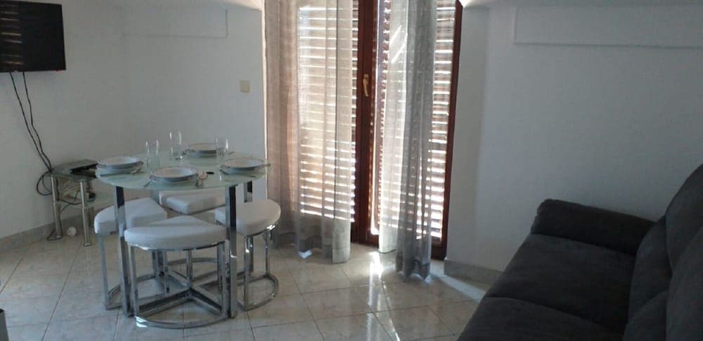 Vojni - With Pool - A2 Jednosobni