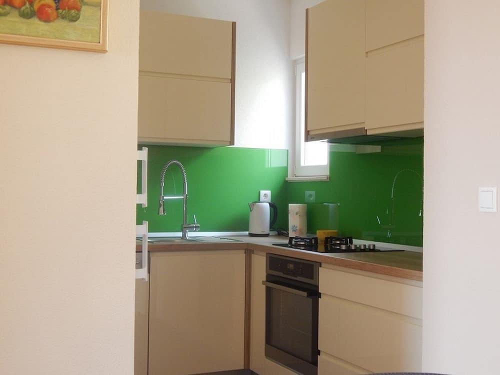 Alica - Free Parking - A