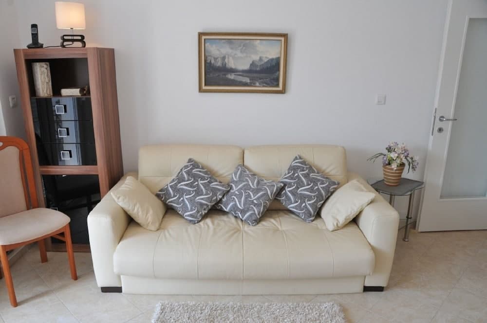 Sonja - 10m From Beach - A3-bez