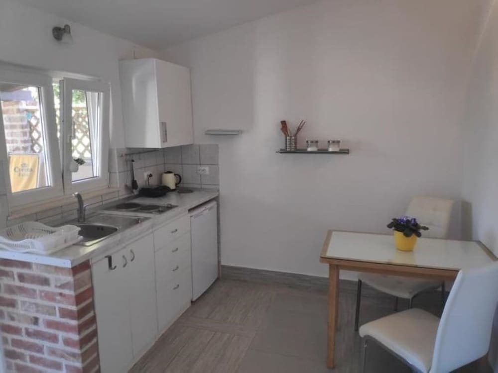 Jadranka - Free Parking and Grill - A3