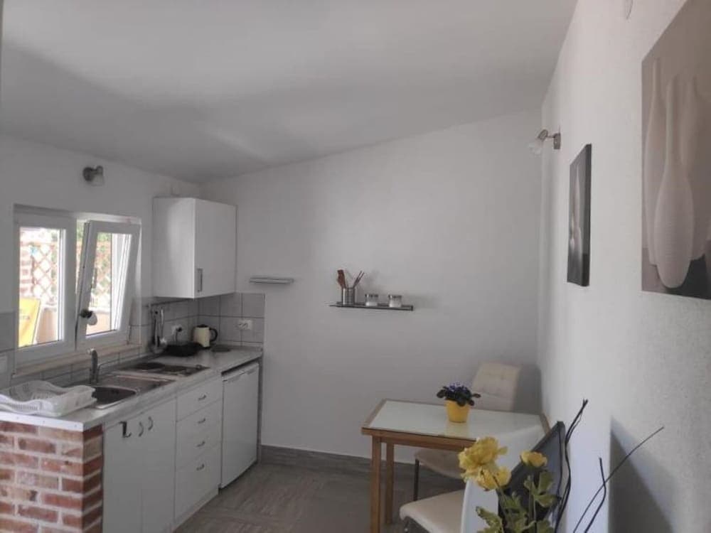 Jadranka - Free Parking and Grill - A3