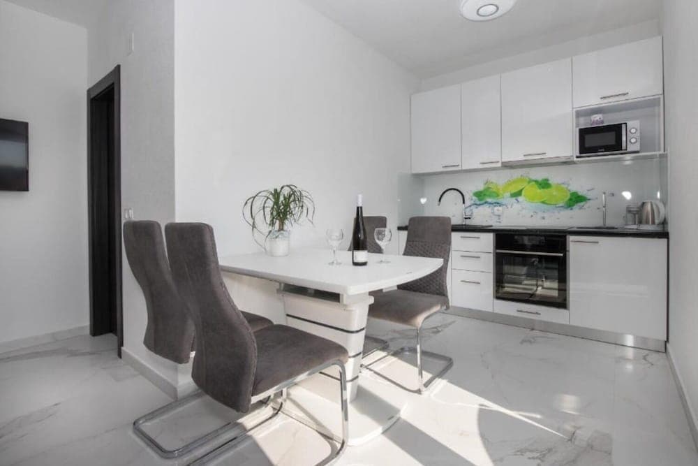 Jakov - Modern and Cosy With Pool - B2