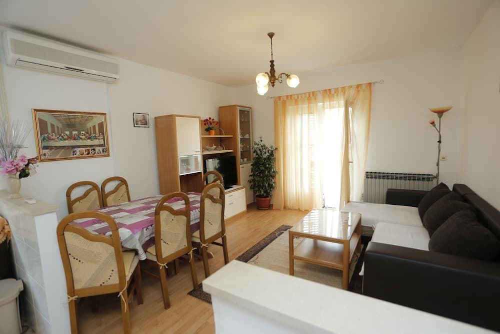 Dina - 3 Bedrooms - A1