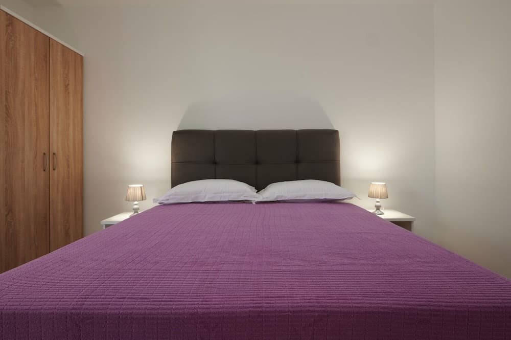 Antonia - 270m to sea - A4 Green