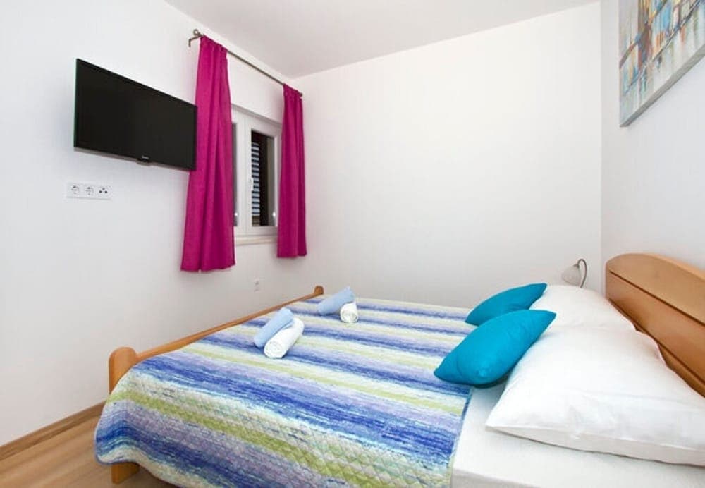 Miho - With Pool - H