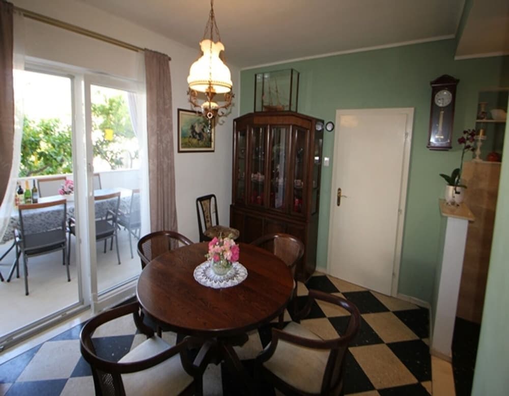 Boris - With Pool - A1