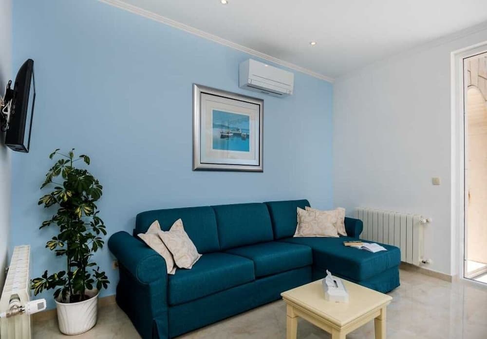 Draga - 10 m From sea - A1