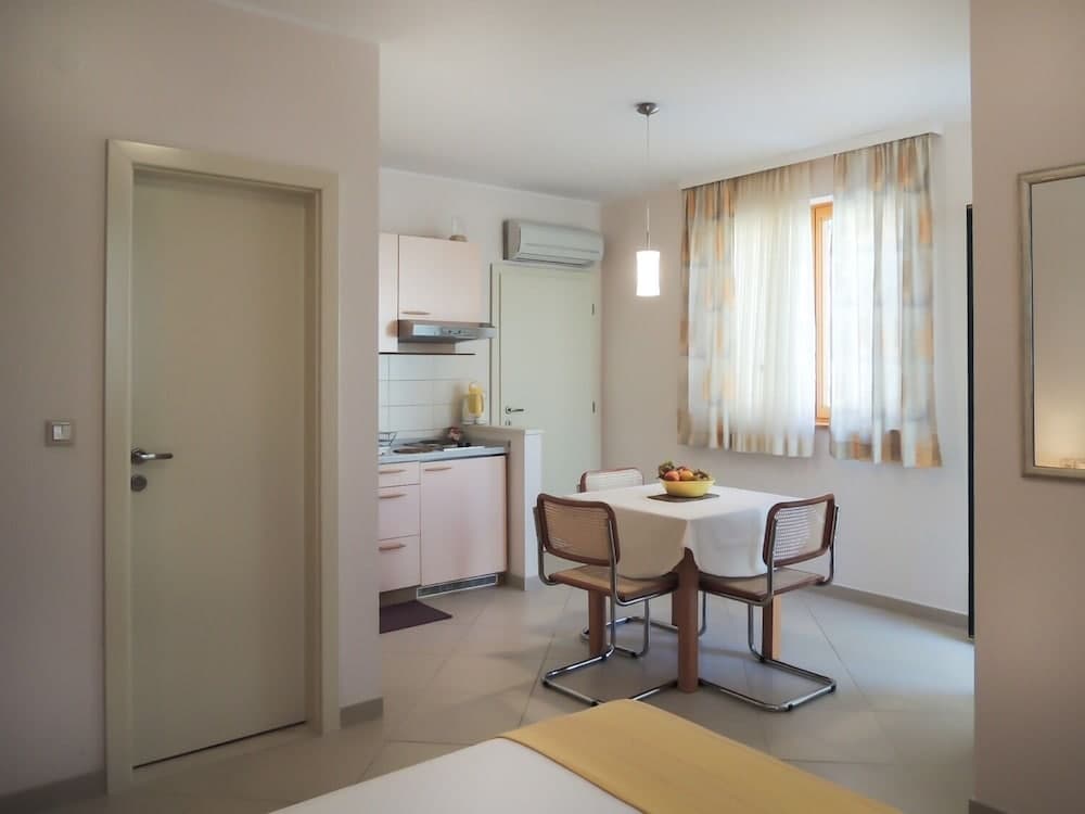 Smilja - 150 m From Pebble Beach - SA3