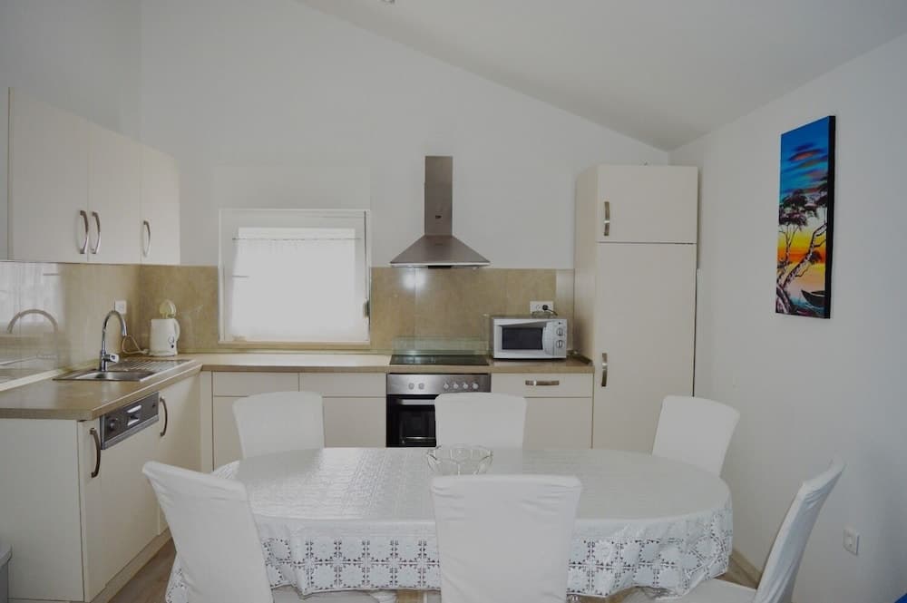 Vin - With Pool - A3