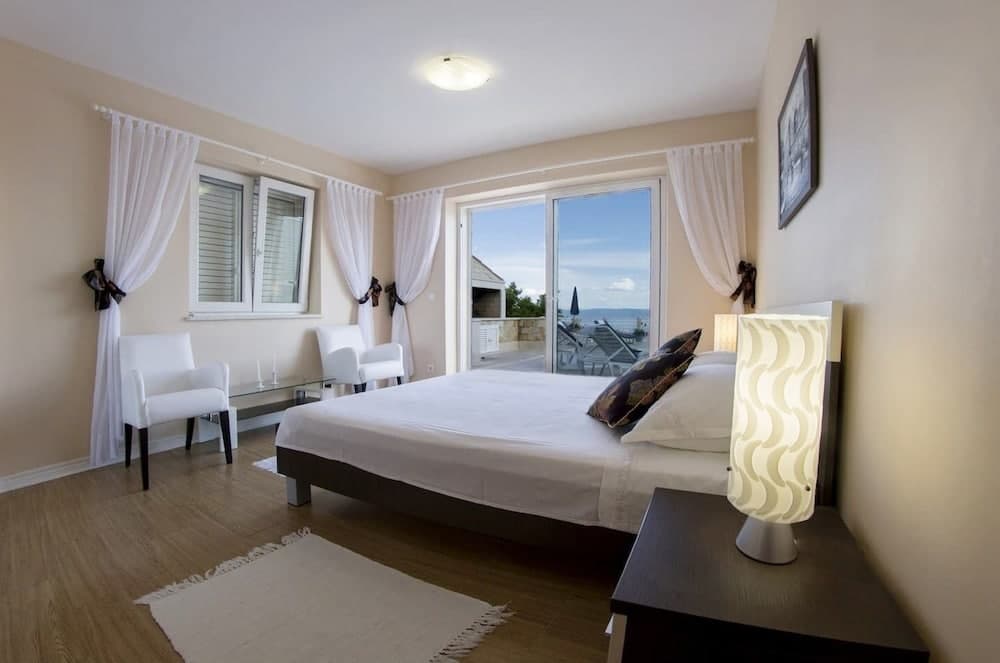 Jure - With Pool - H