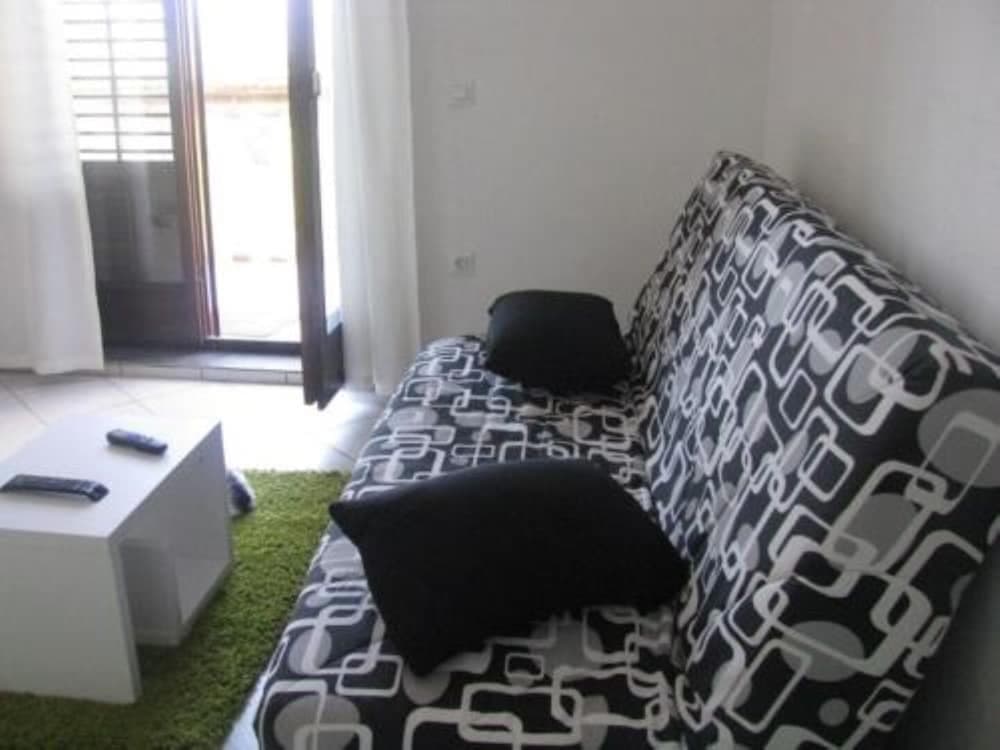 Xena - Comfort and Spacious - A5 Green