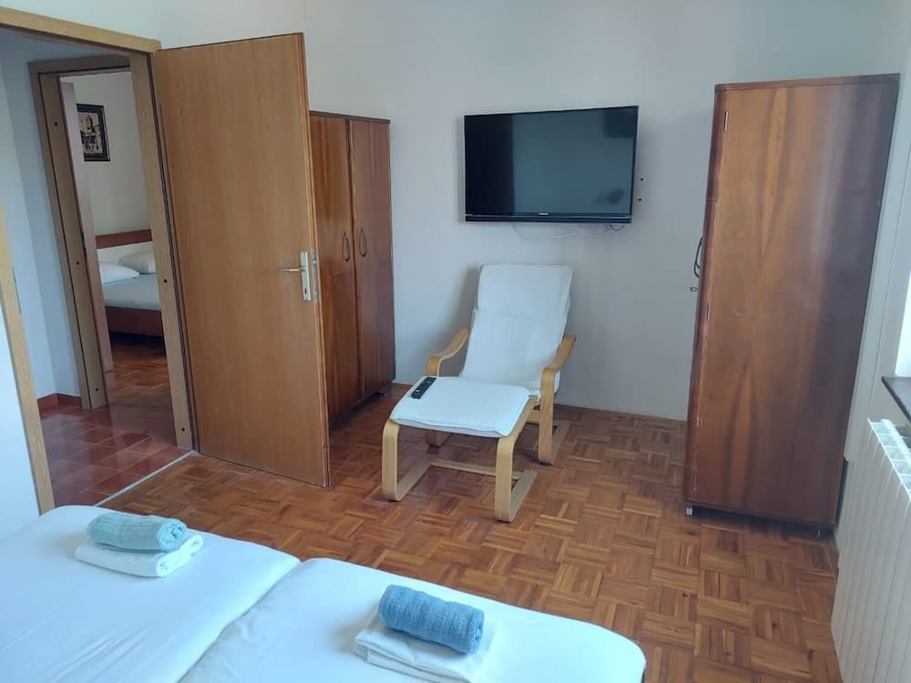 Sreca - 10m From the sea - A2