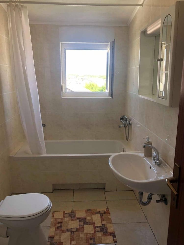 Sabina - Parking - A3