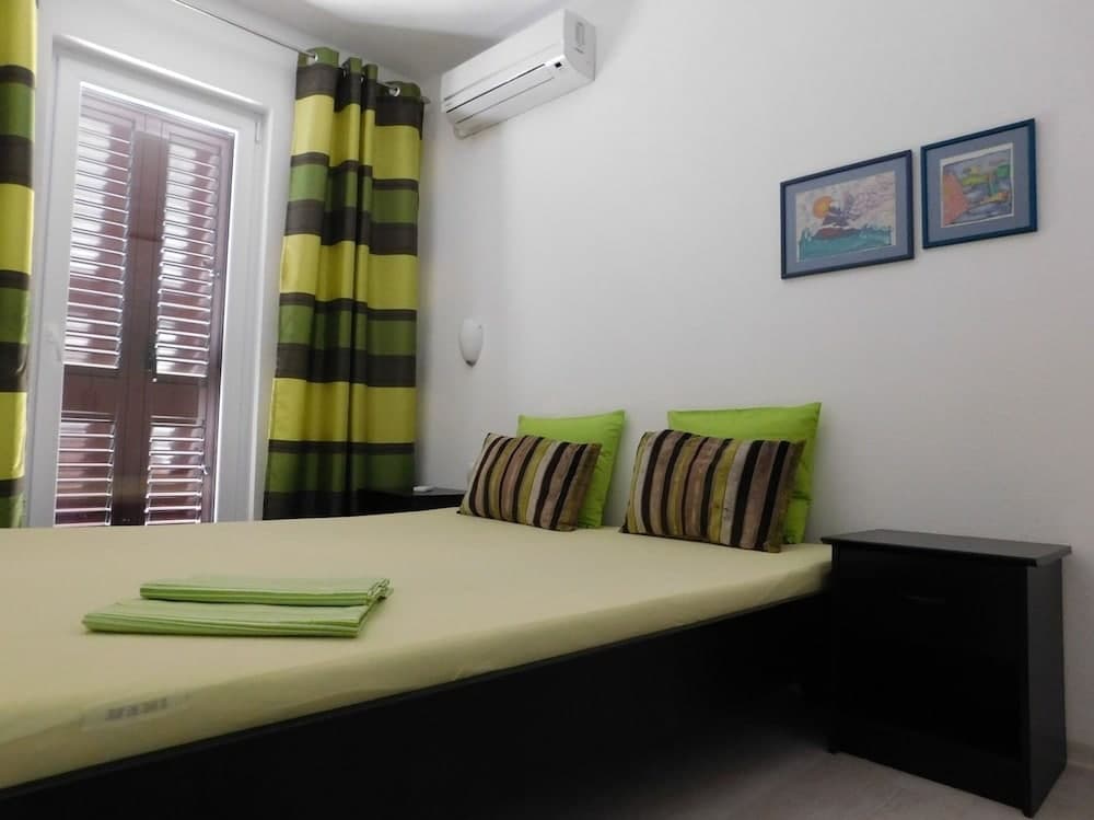 Coloured - Apartments on Island - A2 -zeleni :