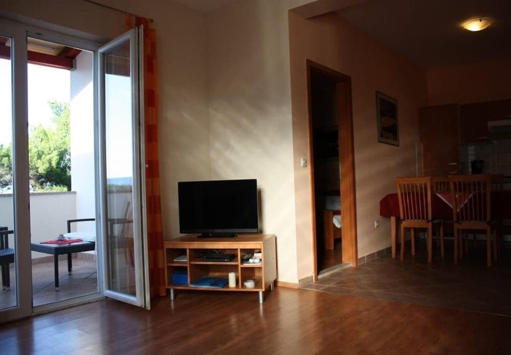 Niko - With Pool - A3