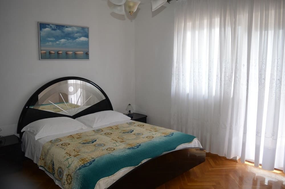 Vin - With Pool - A1