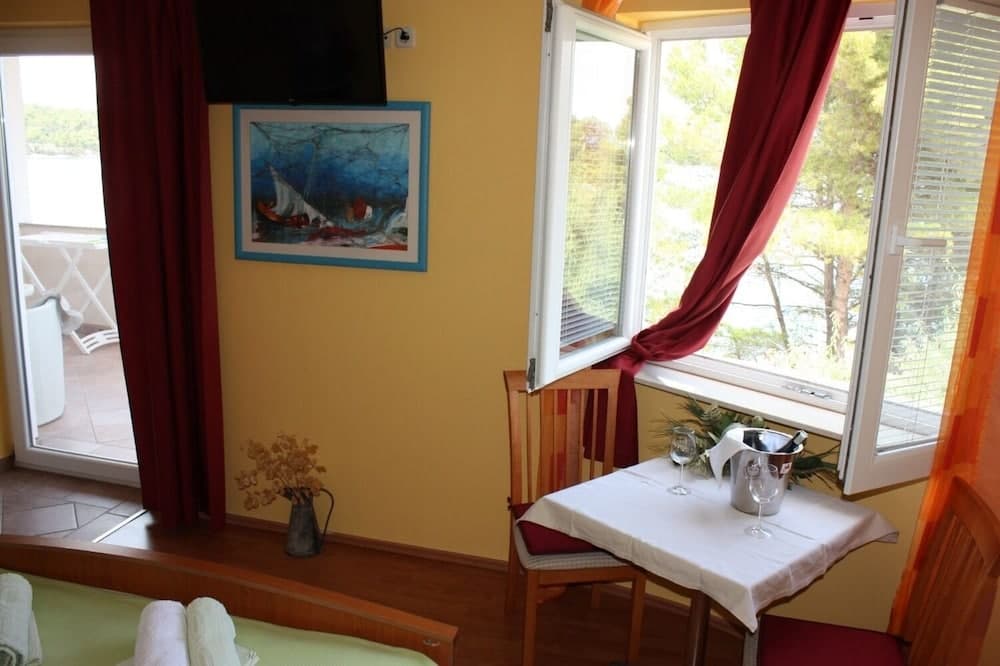 Niko - With Pool - A5