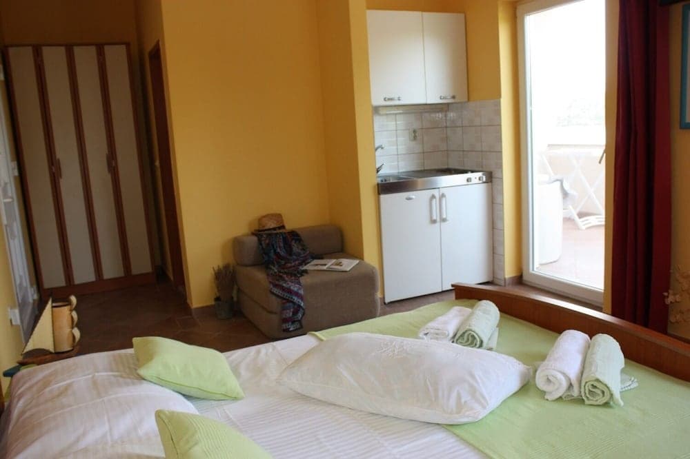 Niko - With Pool - A5