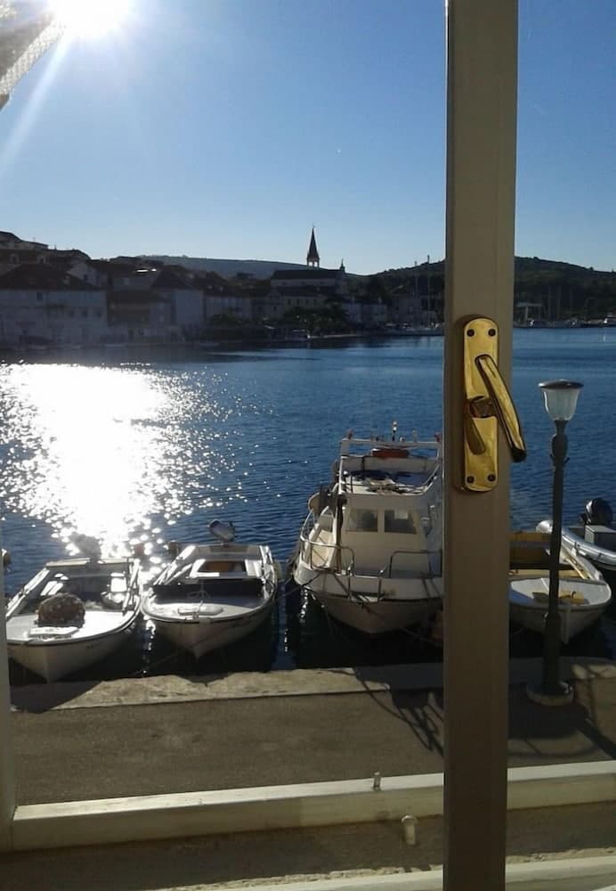 Gari - 5 m From sea - H