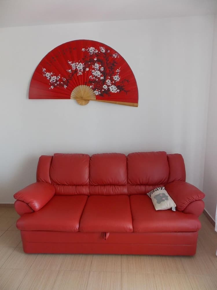 Markle - Swimming Pool and Sunbeds - A3