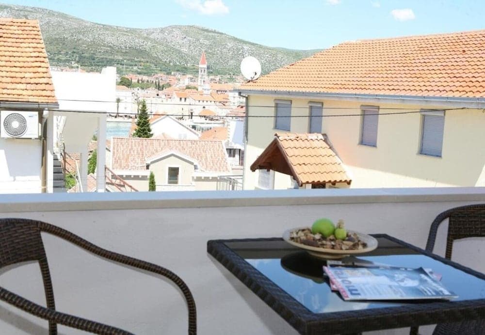 Stjepan - Free Parking - SA4