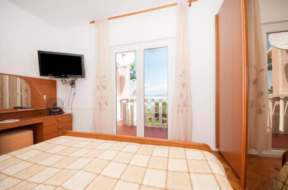 Ves - Next to the sea - A2